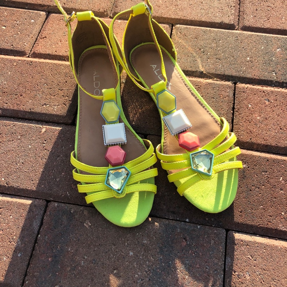 Aldo Neon Yellow Sandals with Geometric Accents - Picture 2 of 11